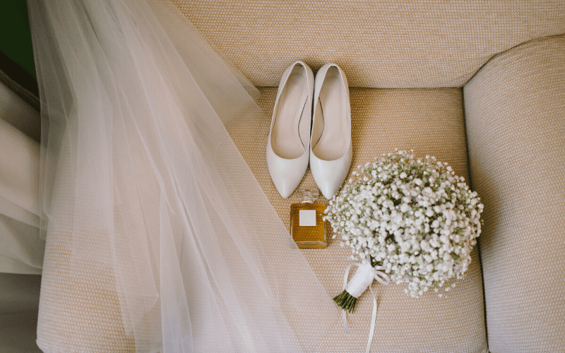 wedding veil, wedding shoes, wedding bouquet, purfume